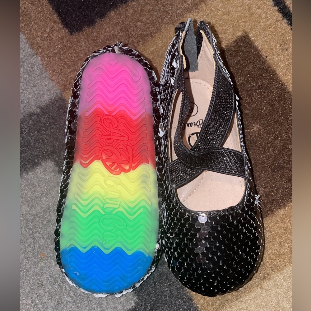 A Bear Co size 6 rainbow sole, black/white sequin flip.